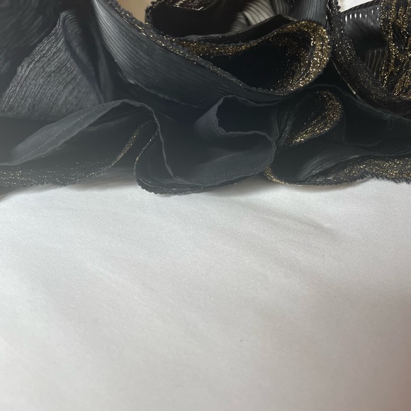 Monroe Lace / Gold Thread - Picture 16 of 16